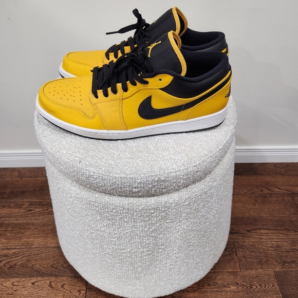 Jordan 1's Low - Picture 6 of 15